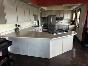 Mikroaaltouuni, uuni, liesi, astianpesukone