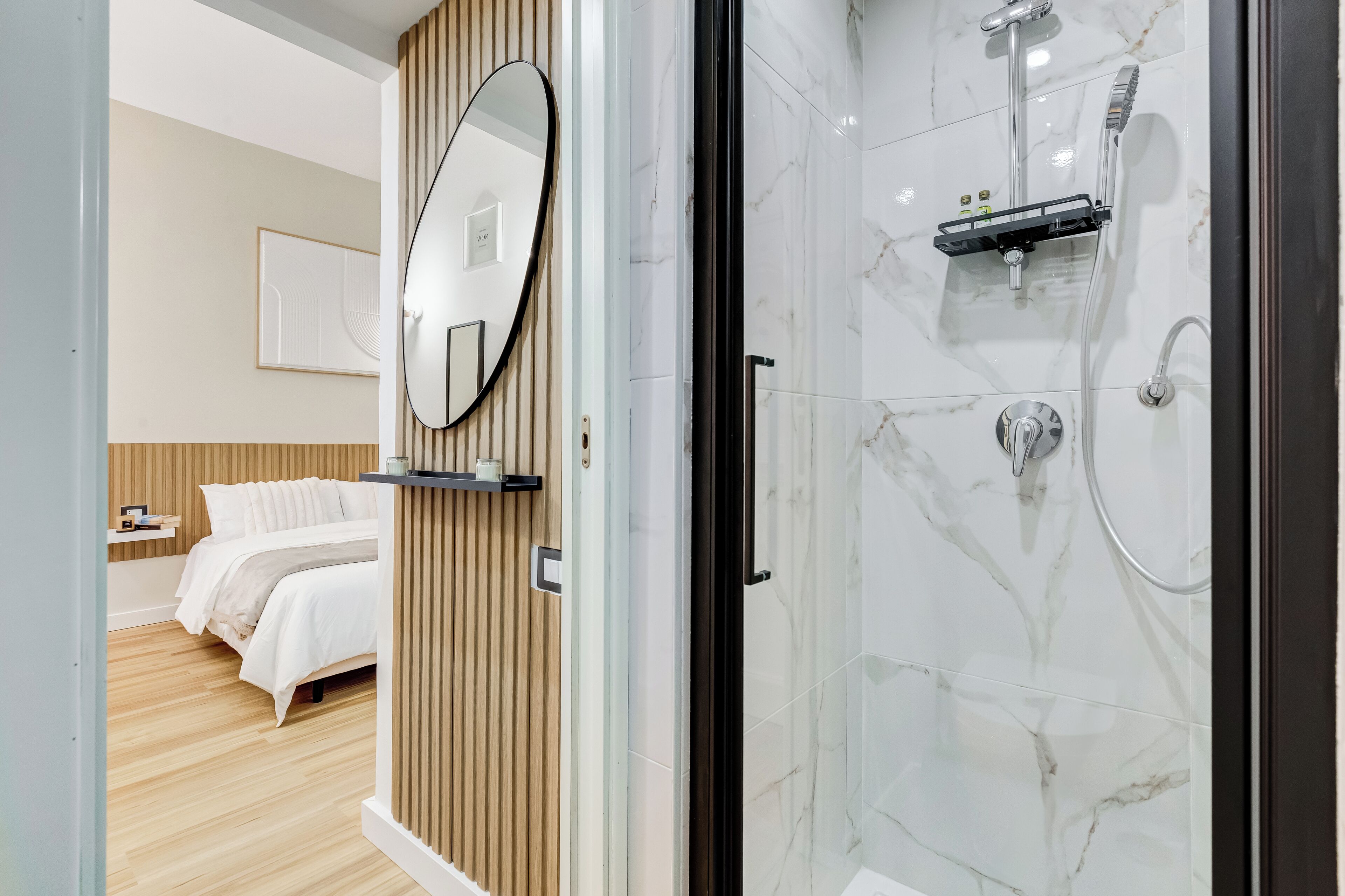 Dusche, Haartrockner, Handtücher, Seife