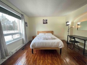 5 bedrooms, WiFi, bed sheets