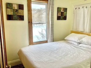 5 bedrooms, WiFi, bed sheets