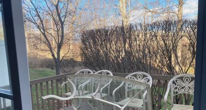 Short term 3 month rental in Berkeley Heights - Charming 2-bed townhome