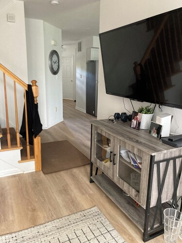 Short term 3 month rental in Berkeley Heights - Charming 2-bed townhome 