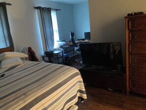 2 bedrooms, iron/ironing board, bed sheets
