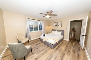 6 bedrooms, iron/ironing board, WiFi, bed sheets - Spacious 6-bedroom villa – Unwind & Rejuvenate (Westerville)