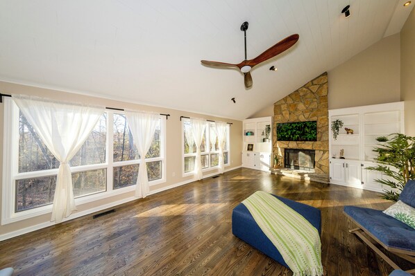 Interior - Spacious 6-bedroom villa – Unwind & Rejuvenate (Westerville)