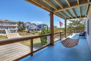 Property grounds - Daze Off: Spacious Home in Walking Distance to Beach and Waterway (Oak Island)