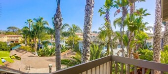 Seaside Escape + Walk to Encinitas Beach + Wifi + Free Parking
