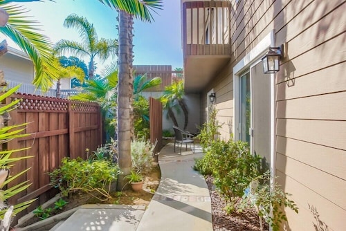 Seaside Escape + Walk to Encinitas Beach + Wifi + Free Parking