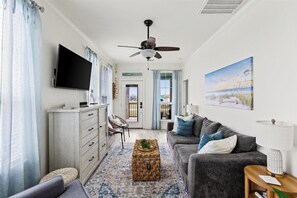 Smart TV, table tennis