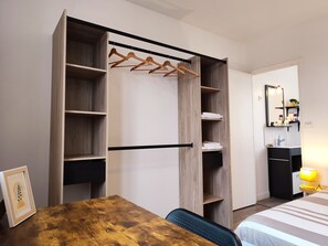 2 chambres, fer et planche à repasser, Wi-Fi, draps fournis