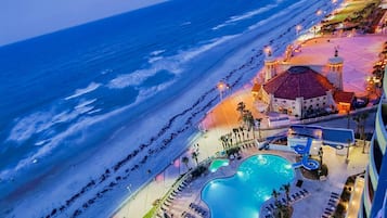 Una piscina techada, una piscina climatizada