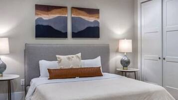 2 bedrooms, iron/ironing board, free WiFi, bed sheets