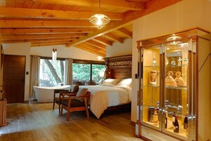 Presidential Studio Suite | WiFi (free), bed sheets