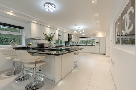 Fridge, microwave, oven, stovetop. Manchester House Retreat