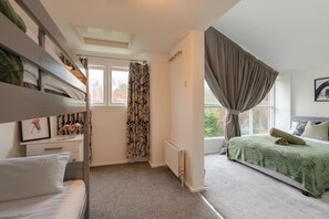 5 bedrooms, desk, iron/ironing board, free WiFi - Manchester House Retreat (Manchester)