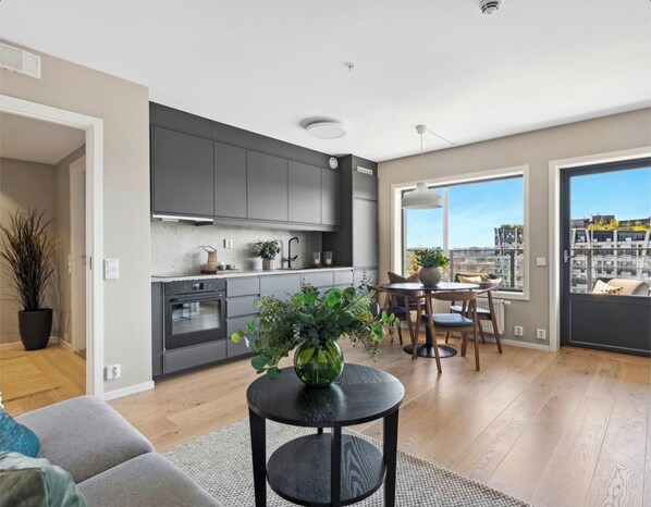Smart TV - Modern Elegance Meets Comfort: Your Dream Apartment Awaits Downtown (Oslo)