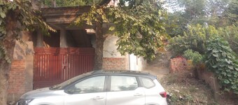 Divine Riverside Retreat: Rooms with Ganga Views