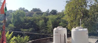 Divine Riverside Retreat: Rooms with Ganga Views