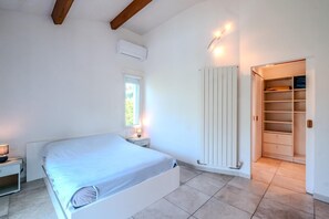 3 bedrooms, desk, travel cot, free WiFi - La Pinède, a welcoming family home, 5 minutes from Vallon Pont D'Arc (salavas)