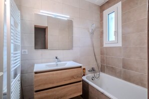 Shower, hair dryer, toilet paper