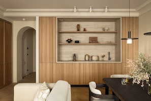 Deluxe Apartment | Private kitchen | Fridge, microwave, stovetop, dishwasher - HIGHSTAY Maison - Boétie (Paris)