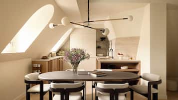 Signature Suite | Private kitchen | Fridge, microwave, stovetop, dishwasher