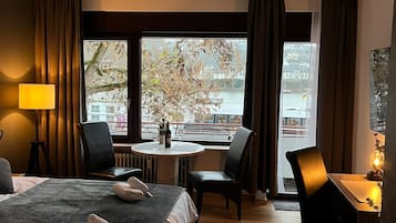1 habitación, tabla de planchar con plancha, wifi gratis y ropa de cama
