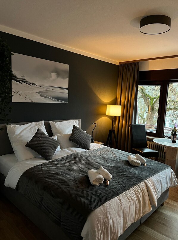 1 bedroom, iron/ironing board, free WiFi, bed sheets - Rhine panorama suite with balcony (Koblenz)