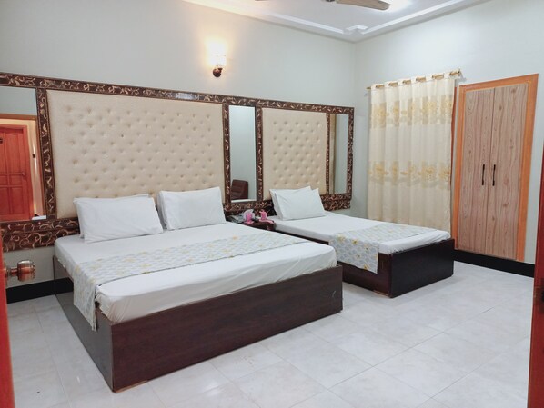 1 bedroom, desk, soundproofing, bed sheets