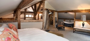 7 bedrooms, iron/ironing board, WiFi, bed sheets