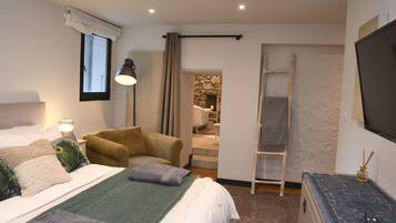 7 bedrooms, iron/ironing board, WiFi, bed sheets