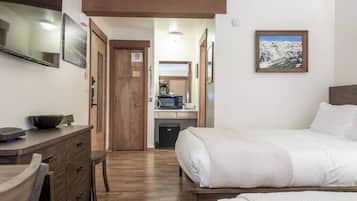 1 bedroom, desk, iron/ironing board, WiFi