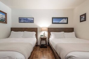 1 bedroom, desk, iron/ironing board, WiFi