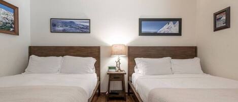 1 bedroom, desk, iron/ironing board, WiFi