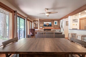 Dining - Lake+Pow Studio: Min to Lake/Pool/HotTub/Sauna (Placer County)