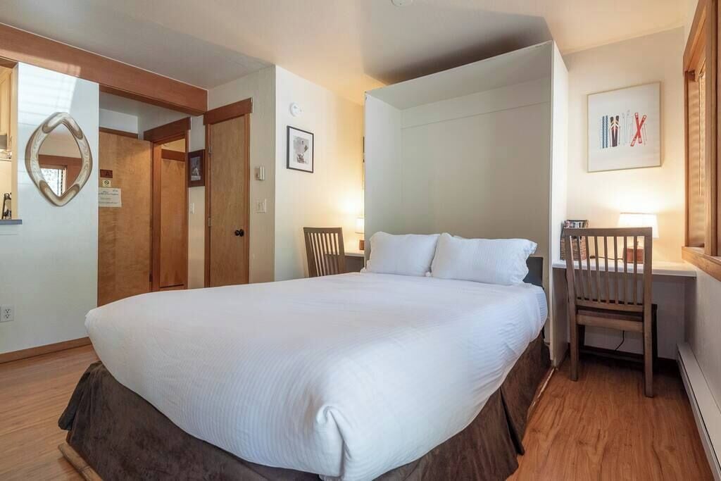 Iron/ironing board, WiFi, bed sheets, wheelchair access