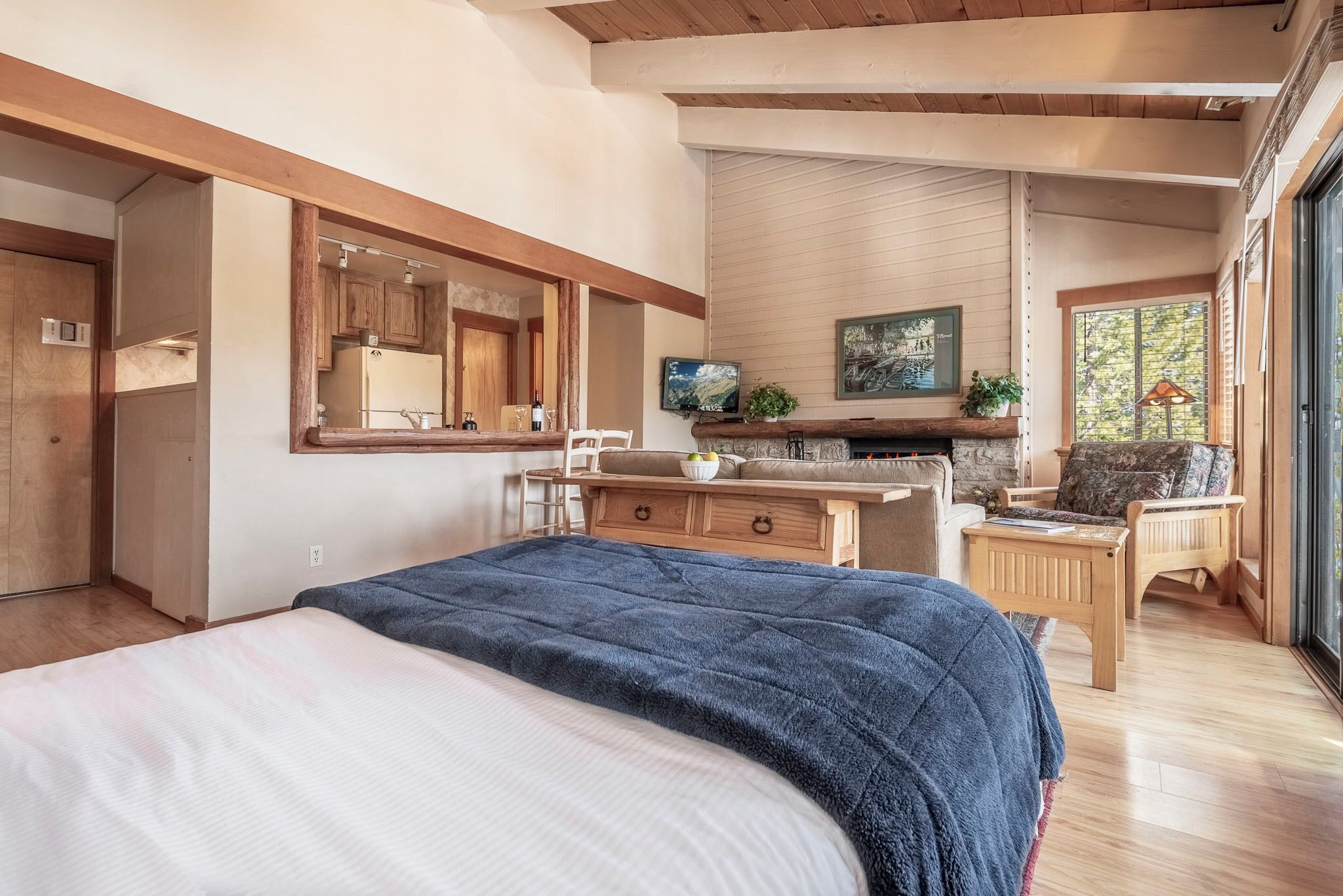 1 slaapkamer, een strijkplank/strijkijzer, wifi, beddengoed