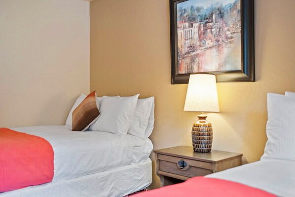 1 dormitorio, escritorio, tabla de planchar con plancha y wifi