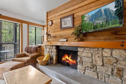 Charming Mtn. Studio: Min Lake/Pool/HotTub/Sauna