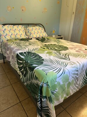 1 bedroom, desk, free WiFi, bed sheets - Neverland apartment (Jacksonville)