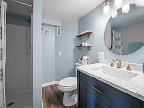 Shower, hair dryer, towels, soap - Cozy beach studio- Bottom unit (Holly Ridge)