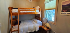 Free WiFi, bed sheets - Pleasant Street Retreat*Direct ATV Access*A/C*Washer/Dryer (Greenville)
