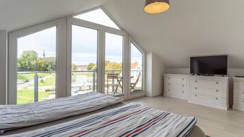 2 bedrooms, iron/ironing board