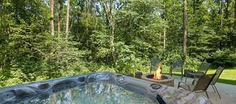 The Wildrose | Hocking Hills, Hot Tub, Karaoke