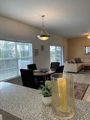 Living area - Gorgeous condo with pool view in walking distance to Siesta Key Beaches (Sarasota)
