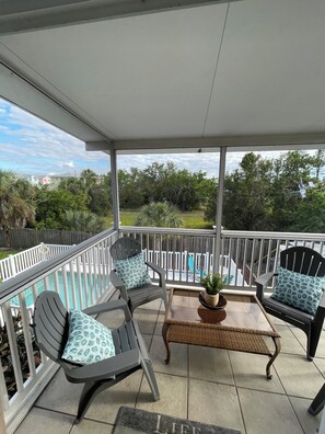 Property grounds - Gorgeous condo with pool view in walking distance to Siesta Key Beaches (Sarasota)