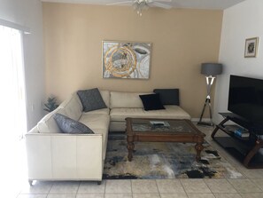 Living area - Gorgeous condo with pool view in walking distance to Siesta Key Beaches (Sarasota)