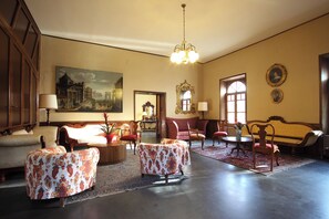 19-inch flat-screen TV with digital channels - Hotel Roma (Scanno)