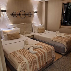 Economy Twin Room - The Taksim Patong Beach Hotel (Patong)