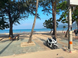 Ubicación a pie de playa y arena blanca